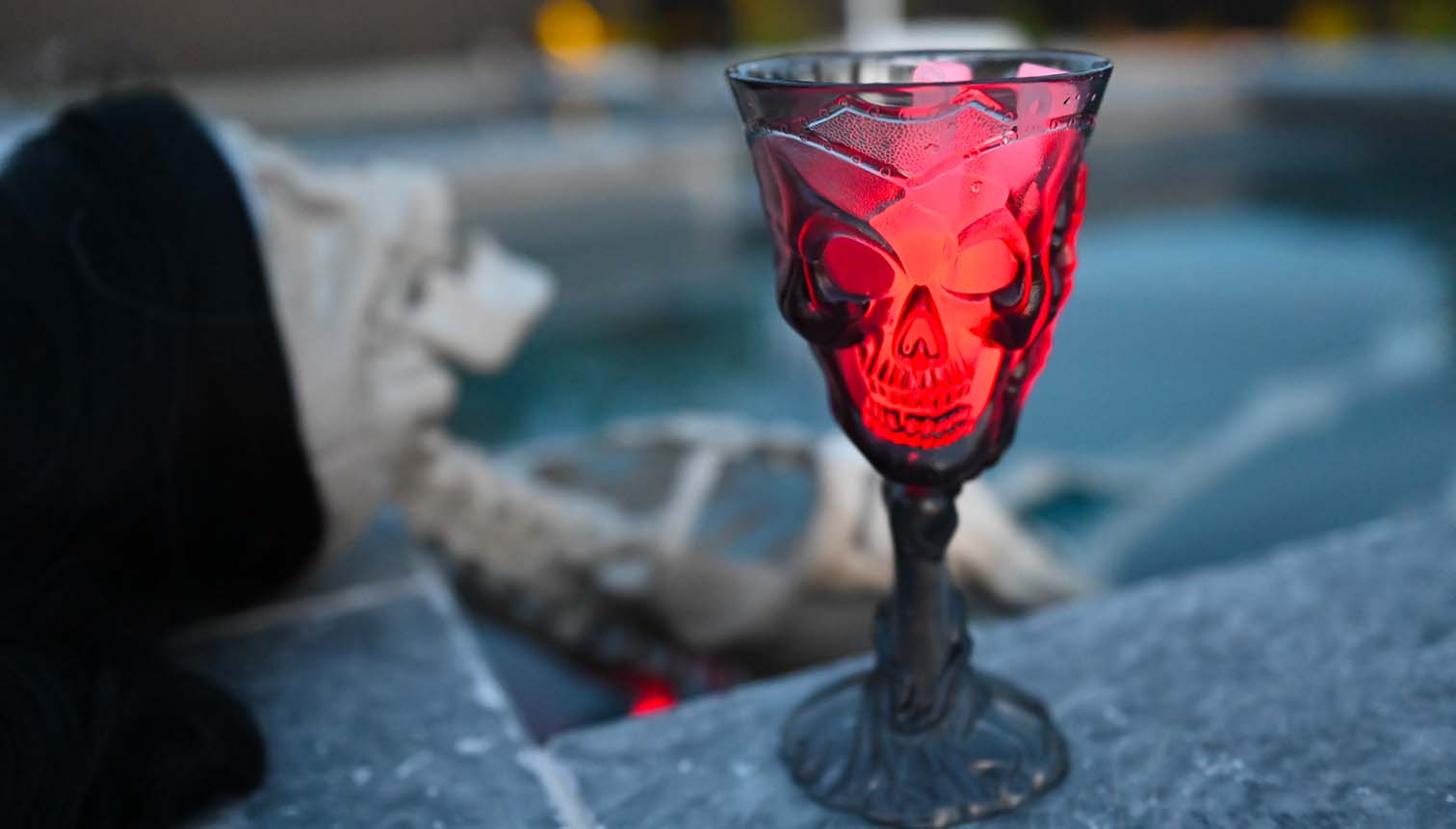 HotTub_sml Poolside Halloween party decorating idea
