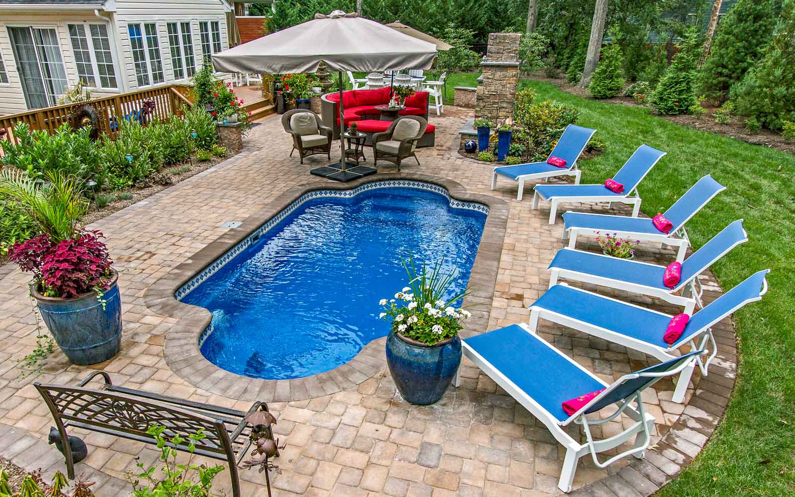 LeisurePools_Roman_23_CrystalBlue_US_2020