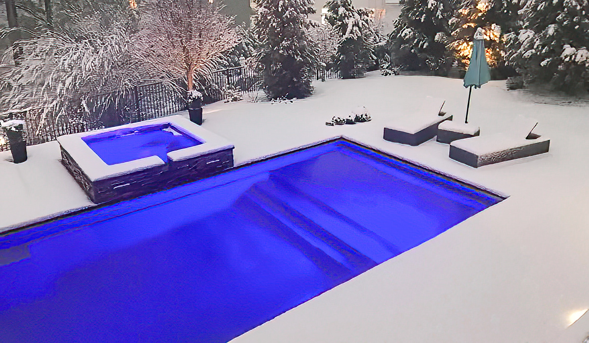LPBlog120922-Hero Leisure Pools fiberglass pool during cold weather