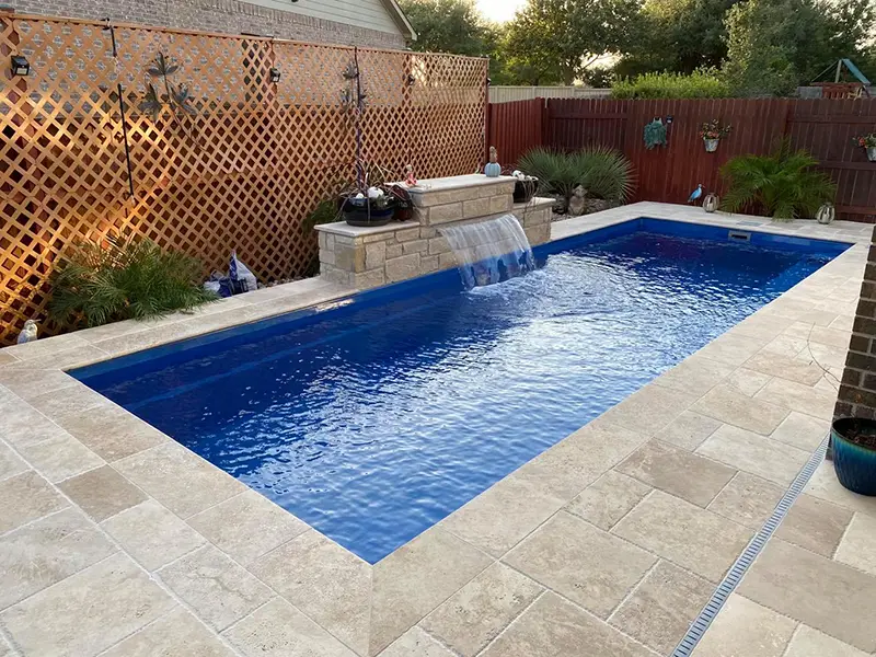 020323-LanscapingPrivacy-3 Trellis privacy idea for inground fiberglass swimming pool