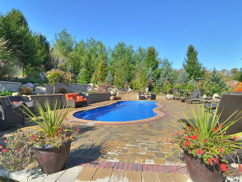 021623-LPBlogGarden-2 Garden design ideas for fiberglass pools