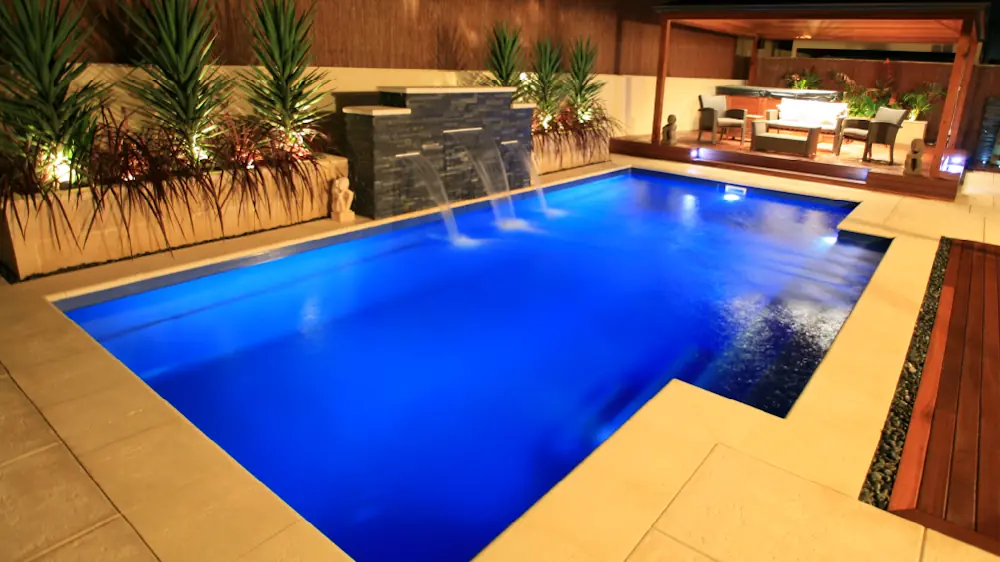 050324-PoolDeckingTrends-3ElevatedDesignFeatures Elevated design features make effective pool decking