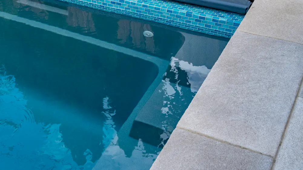 083024-SmallBackyard-2WhyChoose Why Choose a Fiberglass Pool for Your Small Backyard?