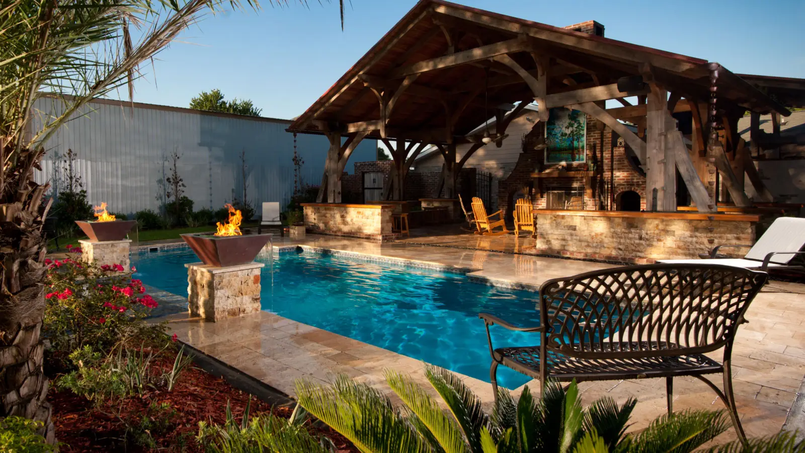 103124-TheRightFeatures-1Hero Essential Pool Features for Your Backyard Pool