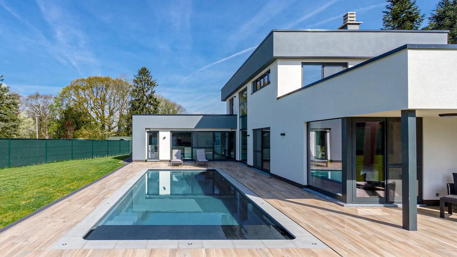 GraphiteGrey_Hero_2022 Graphite Grey swimming pool color