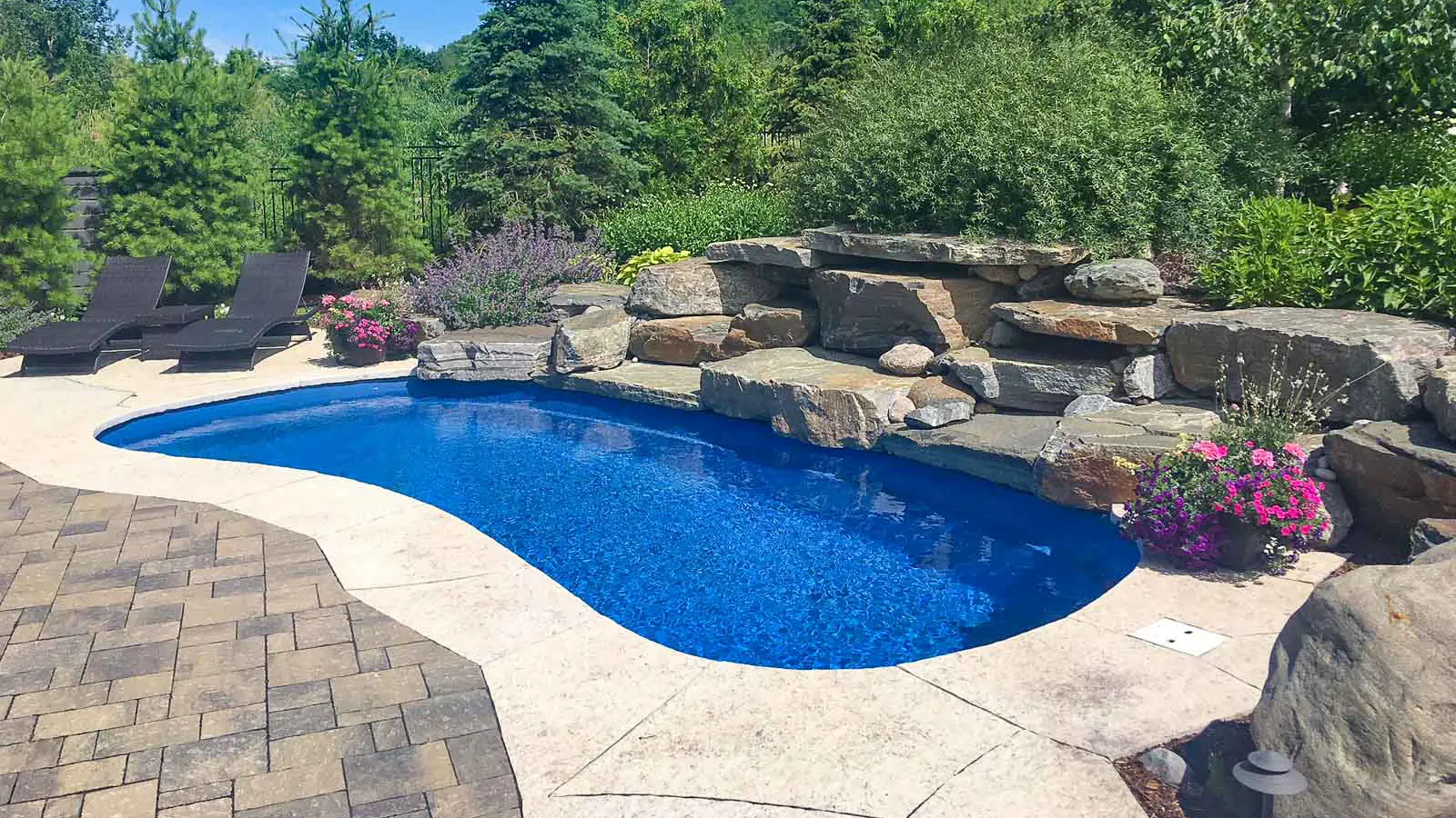 Leisure-Pools-Tuscany-fiberglass-pool The Tuscany, a freeform fiberglass pool with carefully designed steps and curves