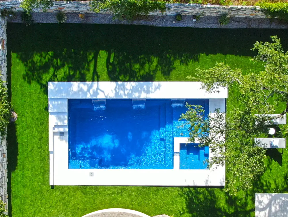 LP_Ultimate_30_SB_Drone Pool of the month: a marriage of sleek design and luxurious functionality