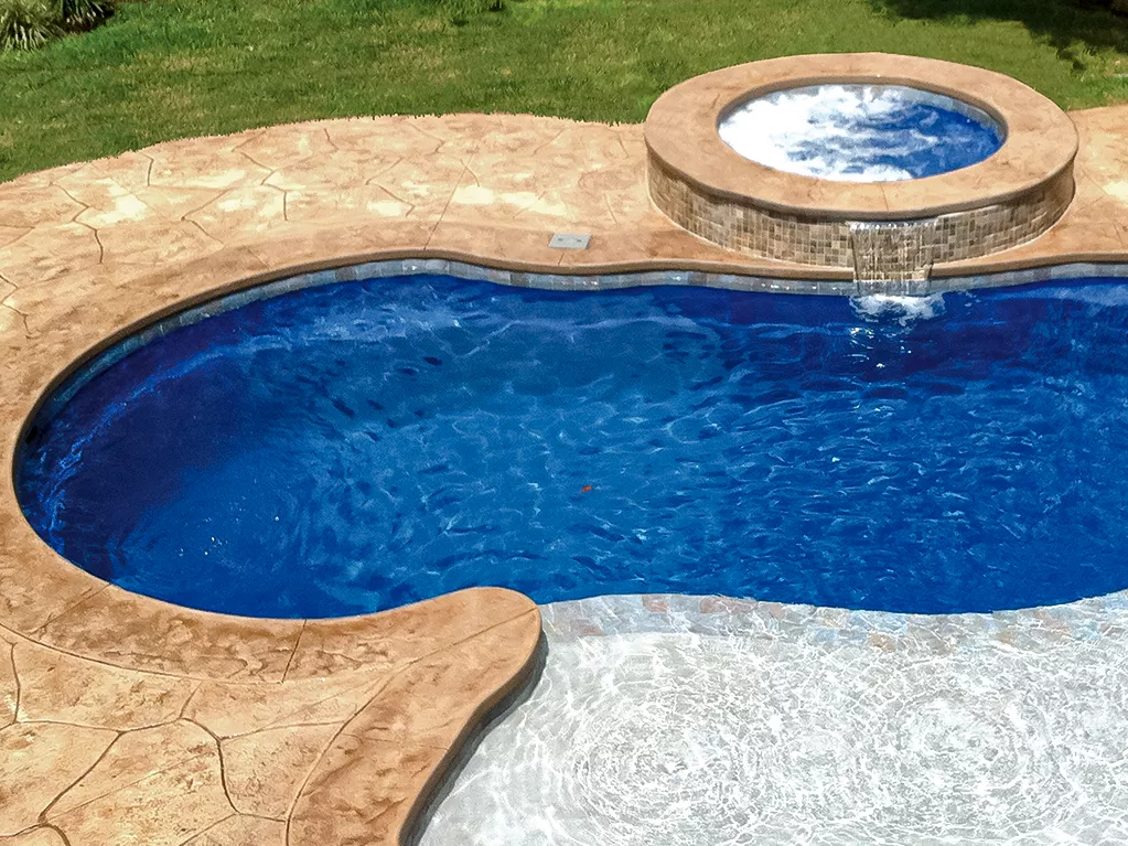 PoolOrSpa_Both-RivieraWSpa Leisure Pools Riviera fiberglass pool with added spa